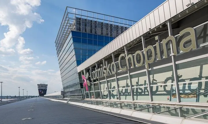 Private Round-Trip transfer from Warszawa-Okecie airport to hotel in Warszawa