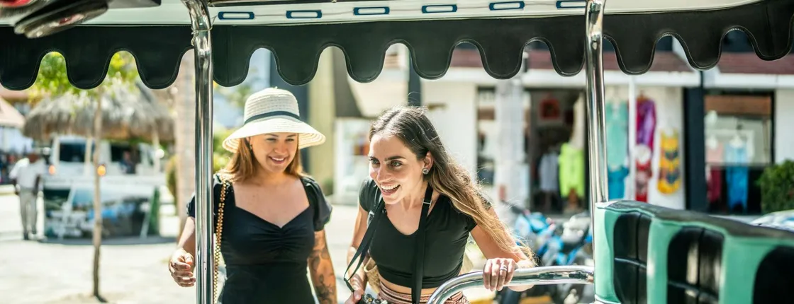 Rome highlights by private electric golf cart with local guide