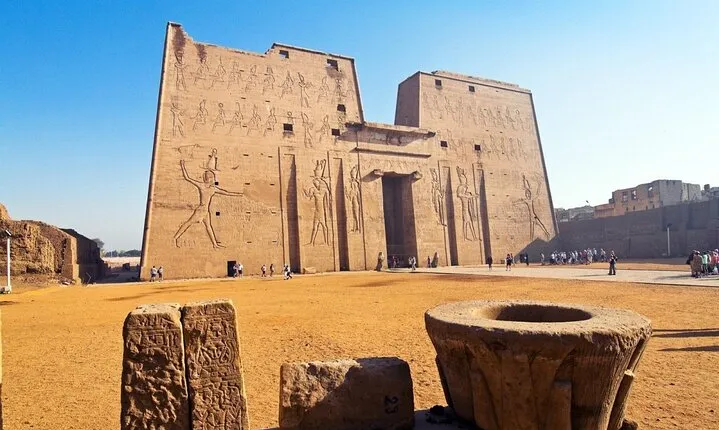 Private Overnight Tour from Luxor to Aswan with Abu Simbel Temple