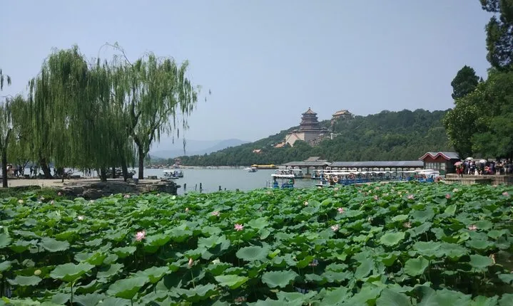 Private Day Tour: Summer Palace & Lunch at the Commune by the Great Wall