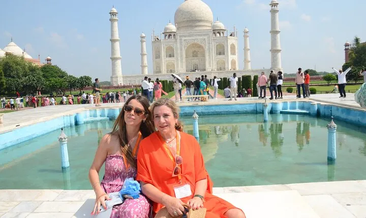 Full-Day Private Taj Mahal and Agra Fort Tour by Car from Delhi
