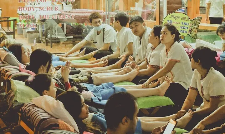 Experience Bangkok at Night with Streetfood Dinner & Foot Massage
