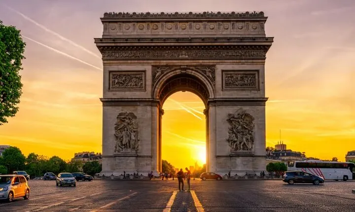 Arc de Triomphe rooftop Ticket and Seine River Cruise