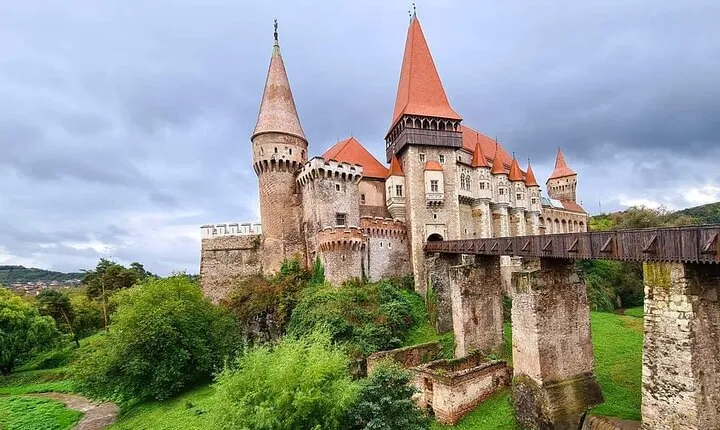 Corvinilor Castle and Sibiu optional Sighisoara from Brasov