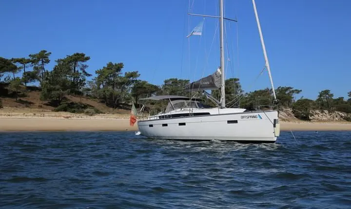 Cascais Private Sailing 2h Cruise with a drink