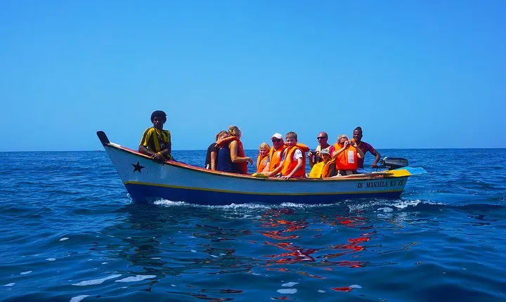 Ribeira da Barca: Boat Trip to the Cave, Snorkeling and BBQ on the beach