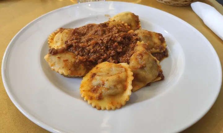 Lucca: Taste Tuscany on a Full Meal Food Tour by Do Eat Better
