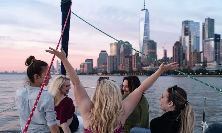 Private Sailboat Guided Tour of New York City
