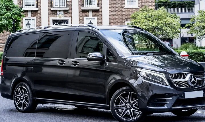 Arrival Transfer: Bristol Airport BRS to Bristol by Luxury Van