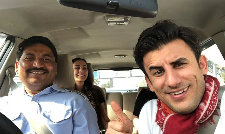 Delhi Airport to Agra Taj Mahal Drop by Private Car