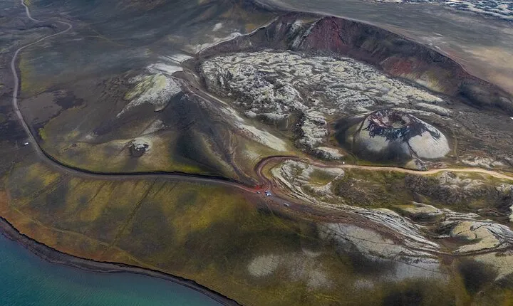 Landmannalaugar & Icelandic Highlands Super Jeep Tour