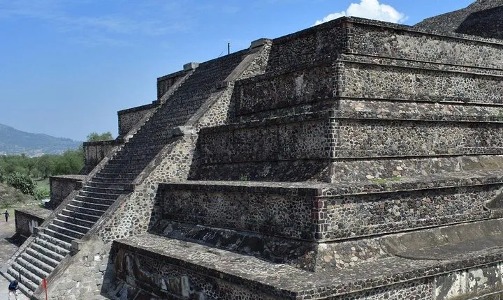 Thrifty combo 2 Days visiting Basilica of Guadalupe, Pyramids, Cuernavaca, Taxco