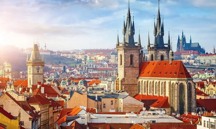 Private transfer from Passau to Prague, 2h Stop, Local driver