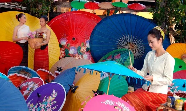 Traditional Handicraft Craftsmanship Tour from Chiang Mai
