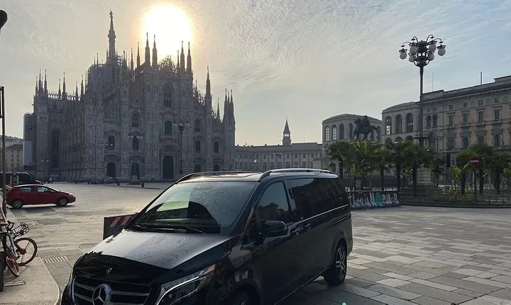 Malpensa Airport: Private transfer to/from Milan with V-Klass