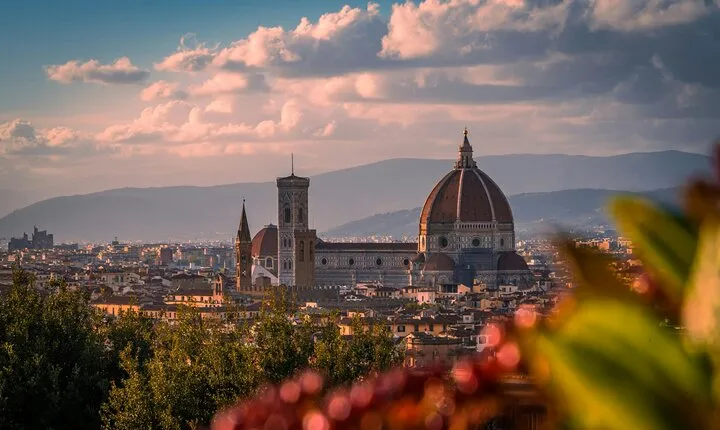 Timeless Elegance: Professional Photoshoot at the Duomo, Florence