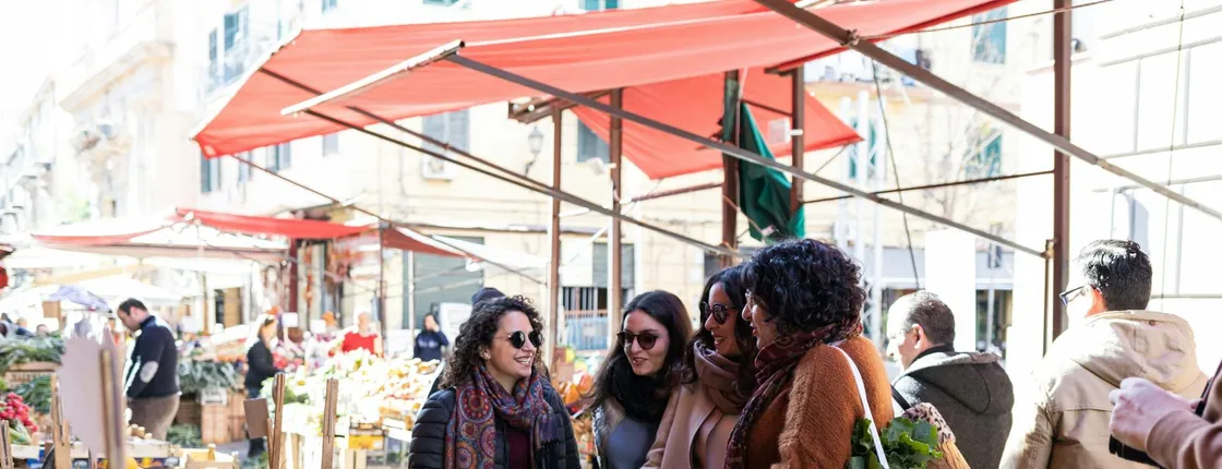 Market tour and dining experience at a Cesarina's home in Perugia
