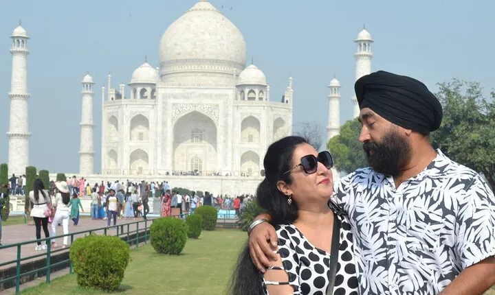 "Skip-the-Line Taj Mahal Tour With Guide"
