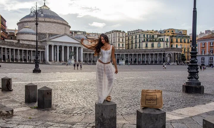 Private Photo Shoot in Naples with a Local Photographer