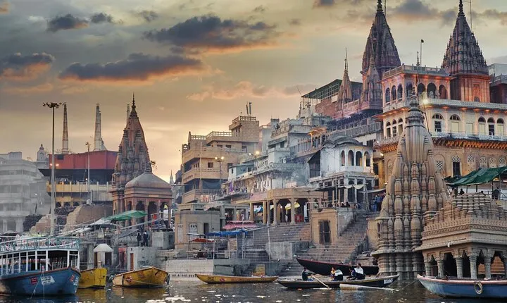 3-Hour Varanasi Tour: Ganga Aarti, Boat Ride & Manikarnika