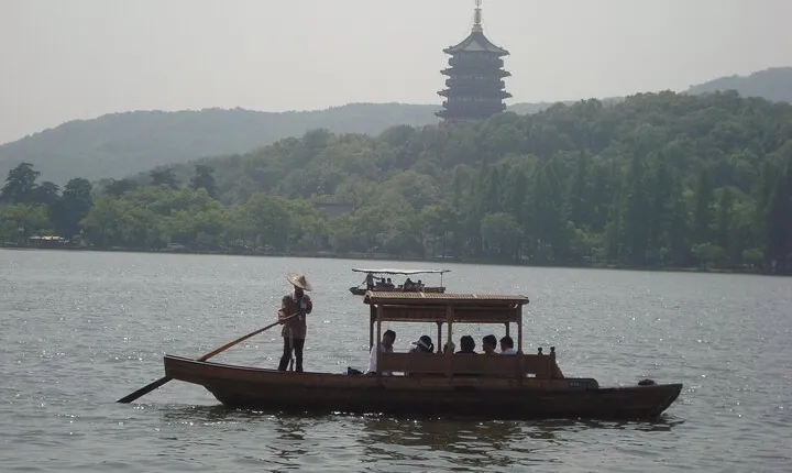 Shanghai to Hangzhou one day bullet train tour with Chinese lunch