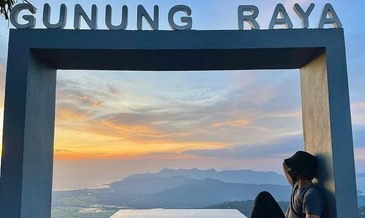 Kilim Geopark Sunset Mangrove Boat Including Mount Raya Peak View