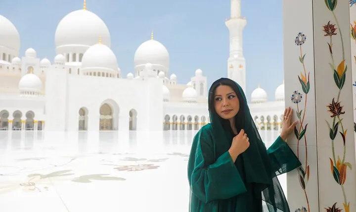 From Dubai To Abu Dhabi: Royal Palace, Grand Mosque &Etihad Tower