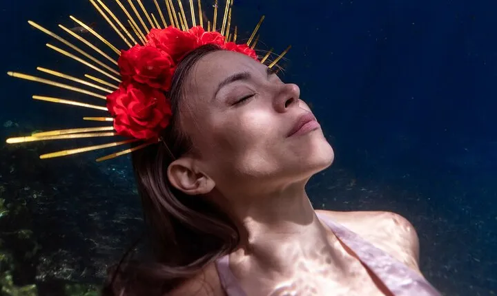Private Underwater Photo Session with Cenote Entrance Included