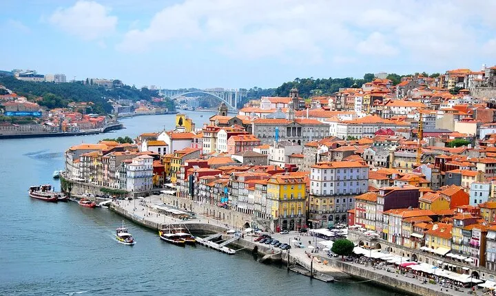 Porto and Gaia: Walking Tour of Douro's Two Riversides