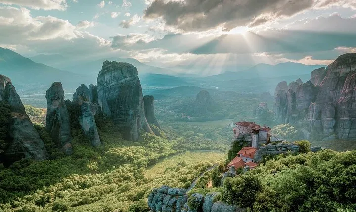 Morning Tour to Meteora with Photo Stops