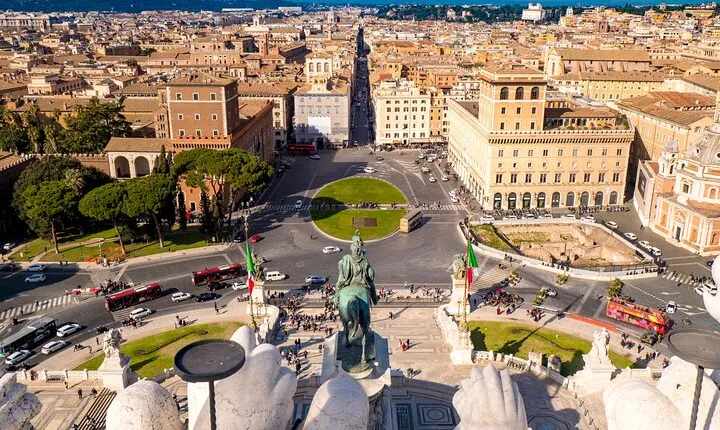 Taste Rome's Flavours with Wine, Pizza, Gelato Excursion