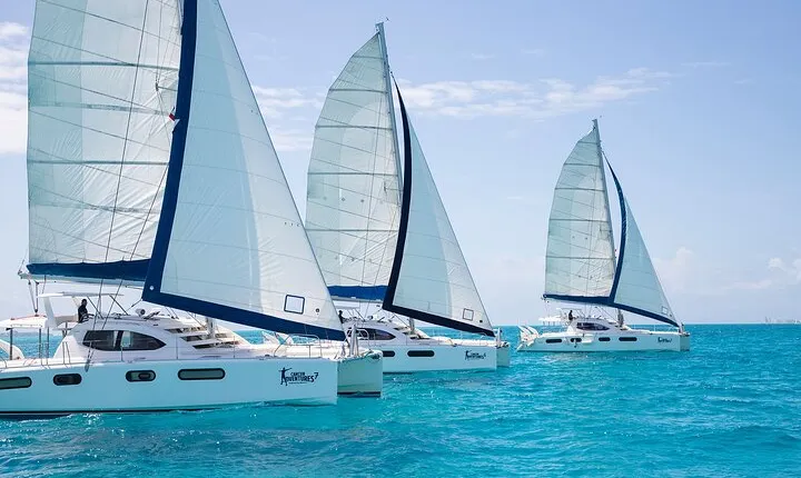 Cancun Luxury Sailing & Snorkeling with Lunch and Open Bar Onboard