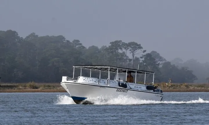 Guided Historical Bus and Boat Cruise Tour in Beaufort