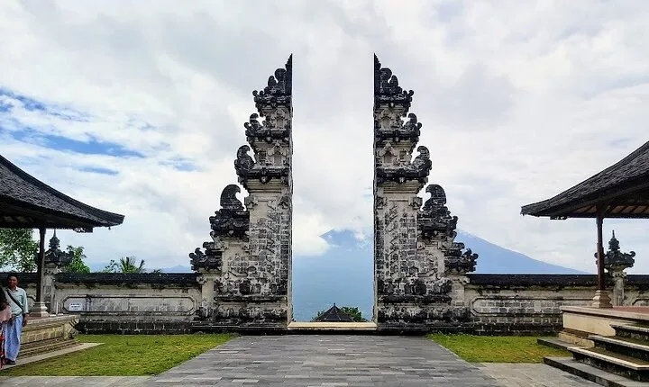 Magnificent Tour Lempuyang Gate Of Heaven and Tirta Gangga 