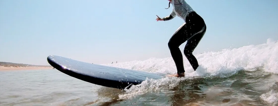 Lisbon surf experience with transport
