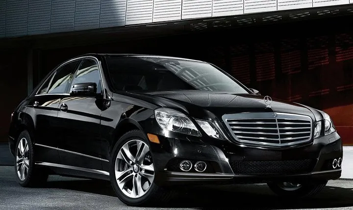 Full day luxury car with driver at disposal in Vienna