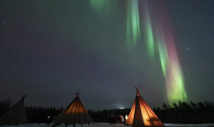 Rovaniemi Northern Light Hunt with Campfire and BBQ with Transfer