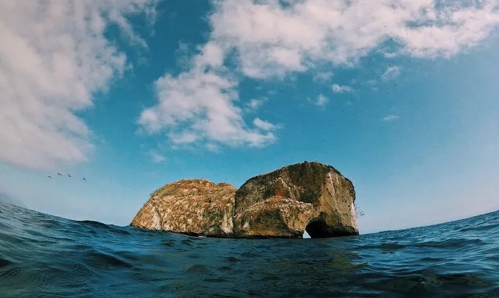 Visit the National Park “Los Arcos de Mismaloya”