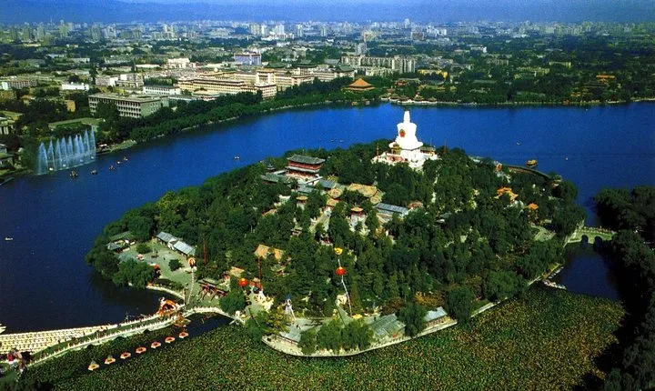 Private Beijing Jingshan Hill, Beihai, and Hutongs with Imperial Lunch/Dinner