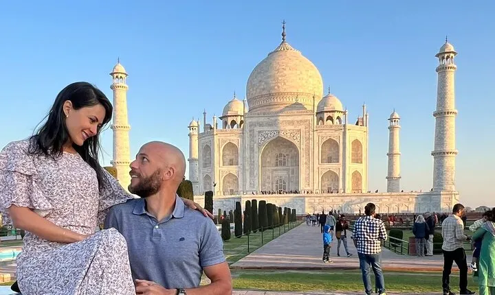 Private Sunrise Tour of Tajmahal and Agra Fort from Delhi