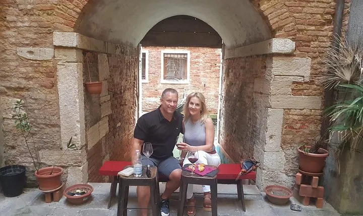 Rialto Farmers & Fish Market Food Tour in Venice with Wine Tasting & Sightseeing