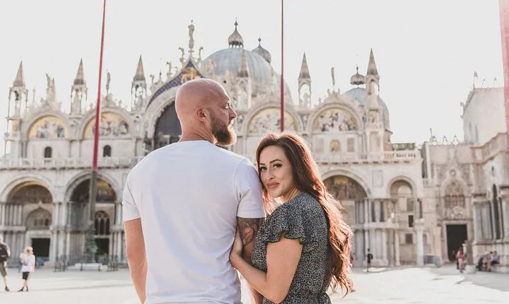 Hire Photographer, Professional Photo Shoot - Milan