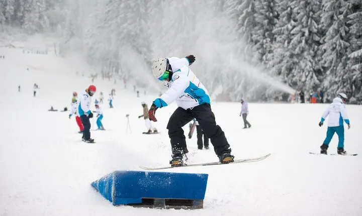 Ski & snowboard lessons on Poiana Brasov- Full Private day tour from Brasov