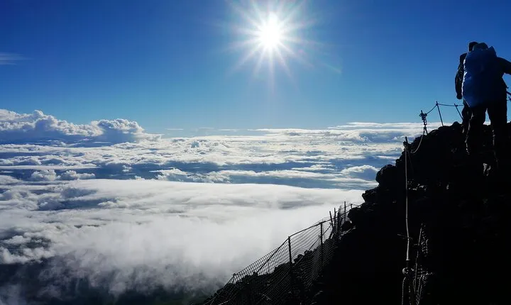 Mt.Fuji Climbing Tour with English Guide 2-days