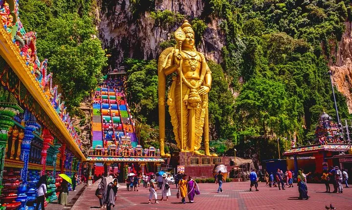 Batu Caves, National Mosque & Religious Tour with Bana Leaf Lunch