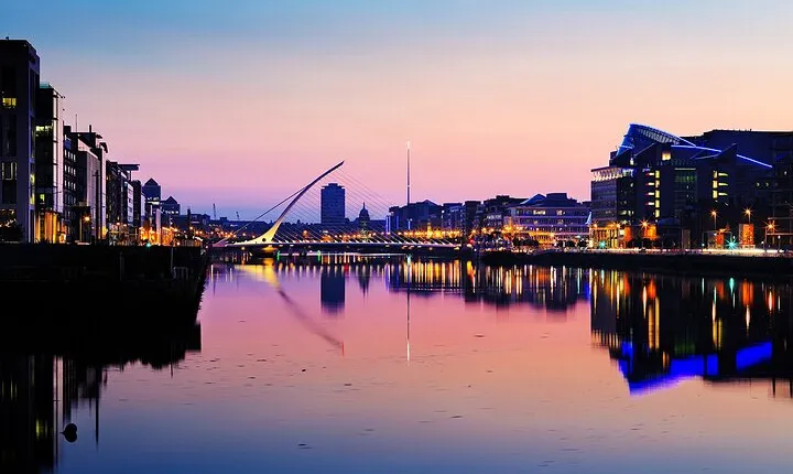 Dublin Live Guided Panoramic Open-Top Night Bus Tour