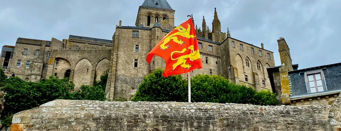 Private Mont Saint-Michel Trip by Mercedes from Paris with Lunch.