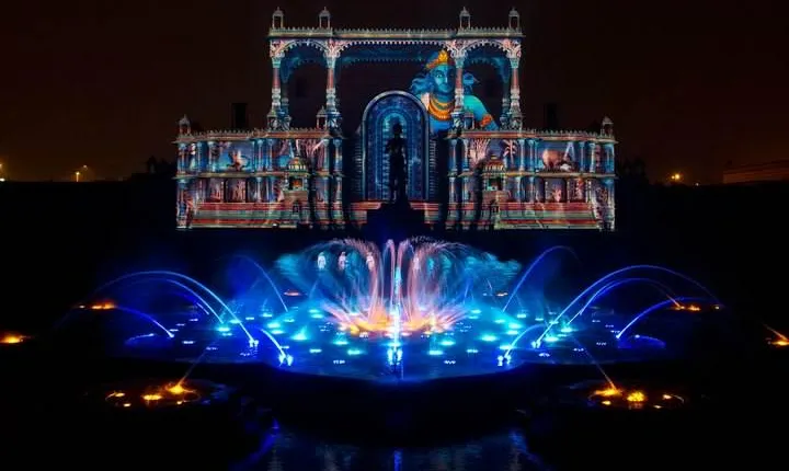 An Evening at the Akshardham Temple with Water Show with Private Transfer