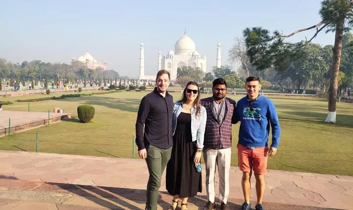 Private Full-Day Tour of Taj Mahal and Agra by Express Train