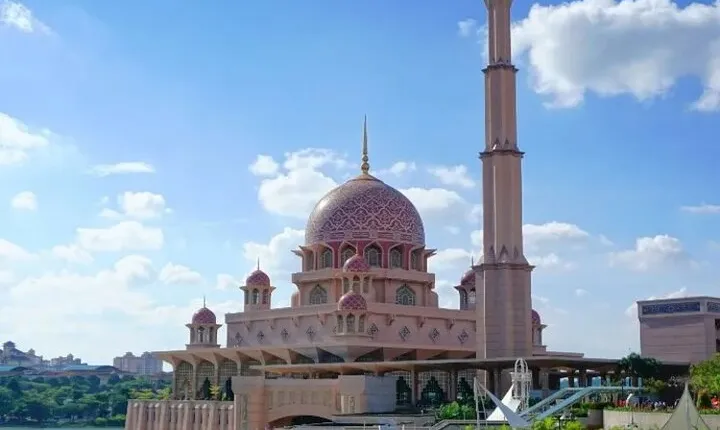 Putra Jaya Tour From Kuala Lumpur